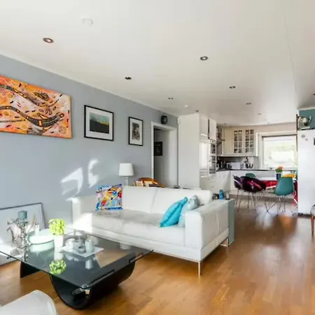 Проживание в семье Cosy In A Family Flat *